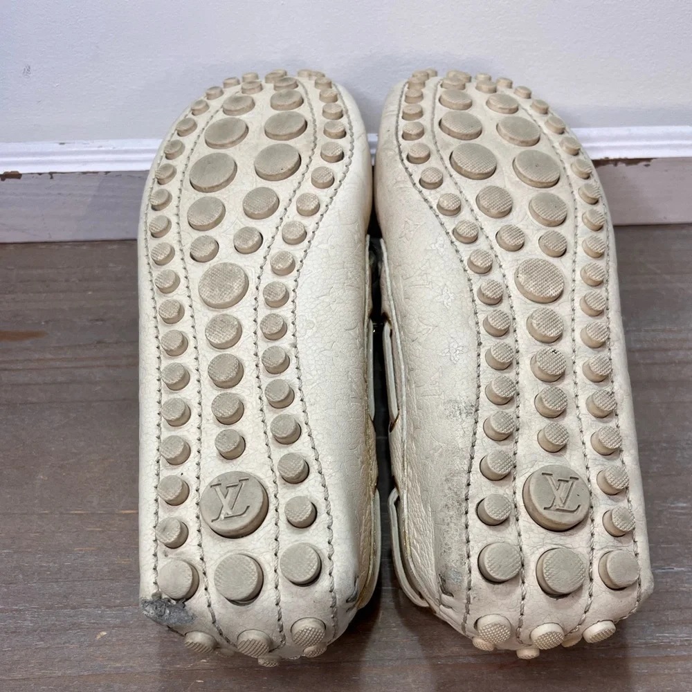 Auth Louis Vuitton Cream Monogram Embossed Leather Gloria Loafers Size 35 US 4.5
